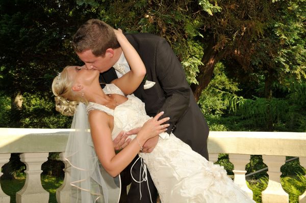 Braut wird gek�sst